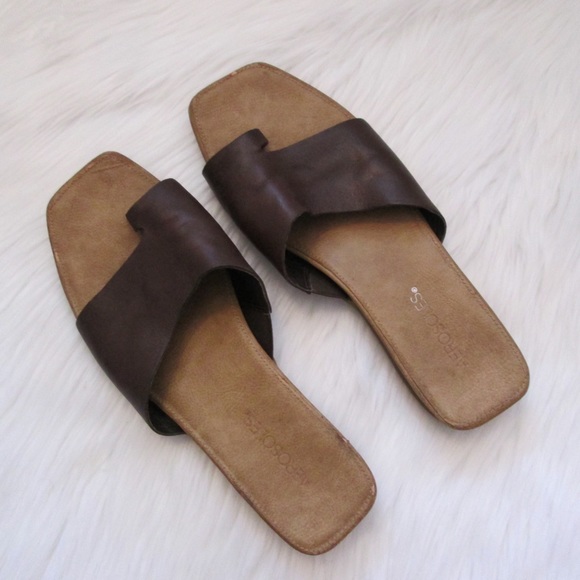 slides with toe loop